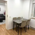 Moderne, Neu Moeblierte In Zentraler Lage Lejlighed *