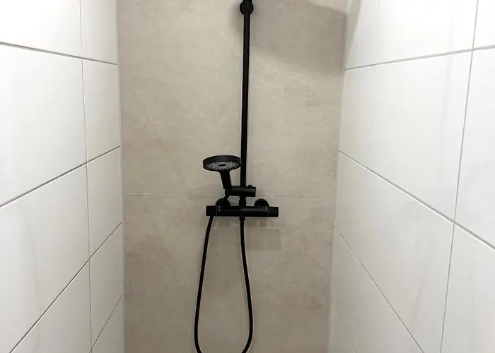 Moderne, Neu Moeblierte In Zentraler Lage